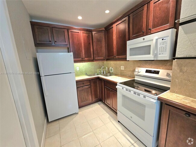 Building Photo - 2424 SE 17th St Unit 204B Rental