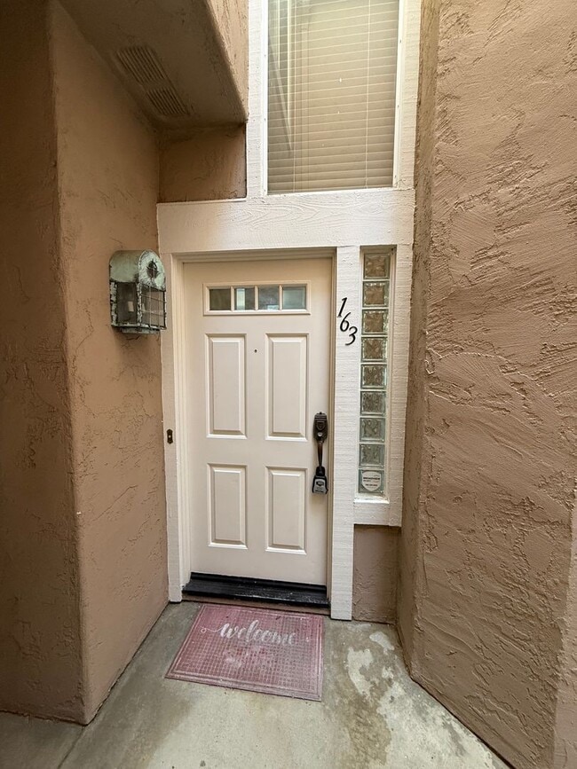 Photo - Beautiful 2 Bed, 2.5 Bath Townhome in Desi...