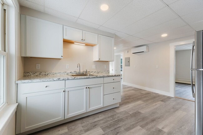 Building Photo - 38 New York St Unit B