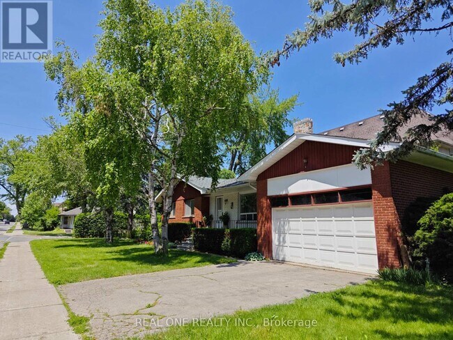 Photo - 275 Parkview Ave