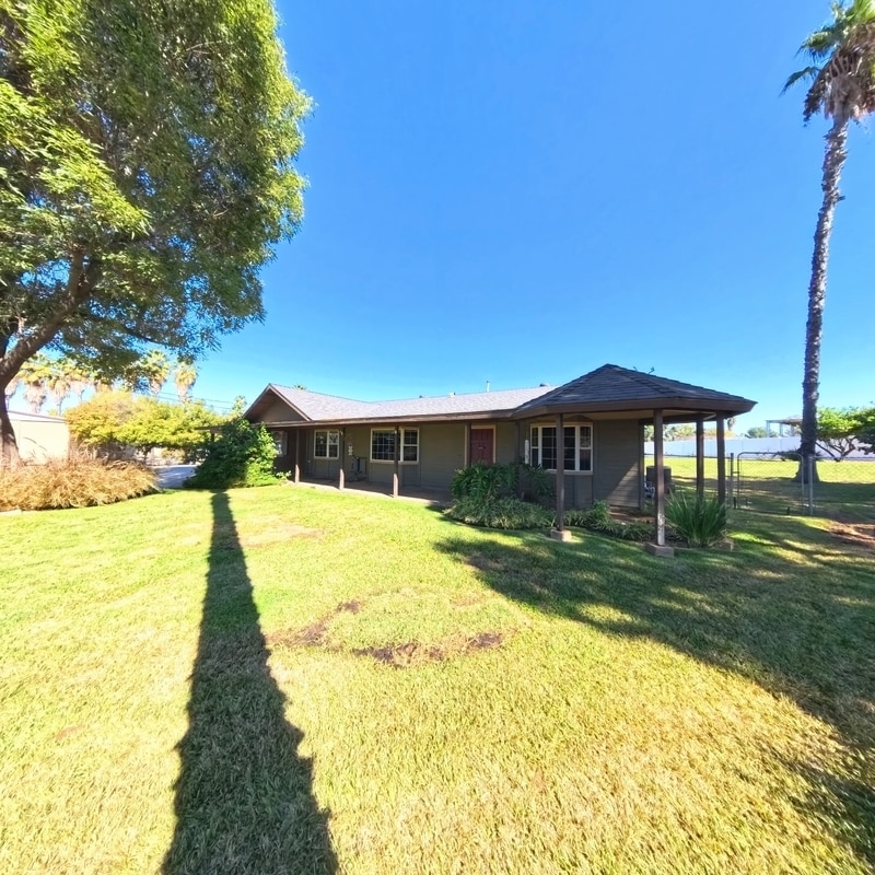 Photo - 18590 Roberts Rd.