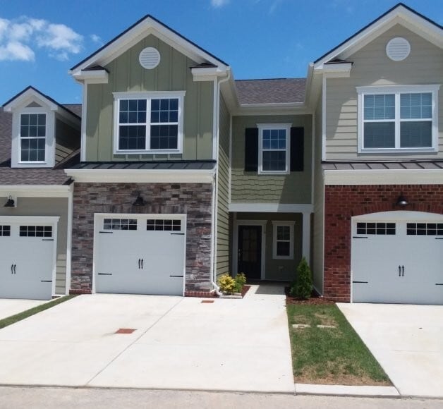 Building Photo - Amazing 3 Bed 2.5 Bath Townhome in Spring ...