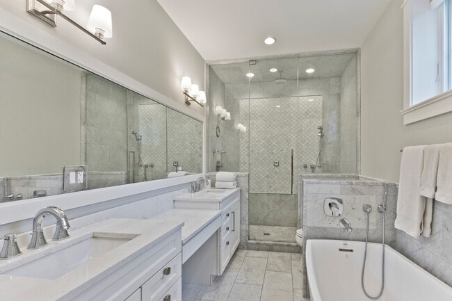 Photo - 4753 N Hamilton Ave Unit # 01N