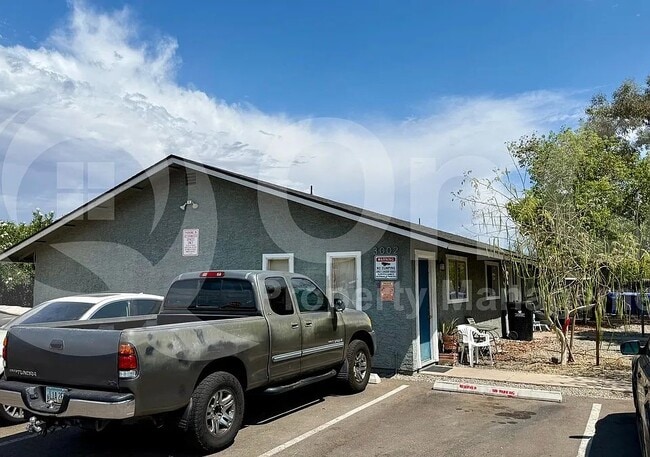 Photo - 3002 E Waltann Ln Unidad 2