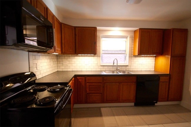 101 Marion Ave Unit 1