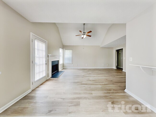 Photo - 225 Nina Cir