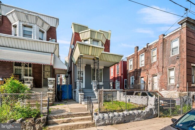 Photo - 5011 Larchwood Ave