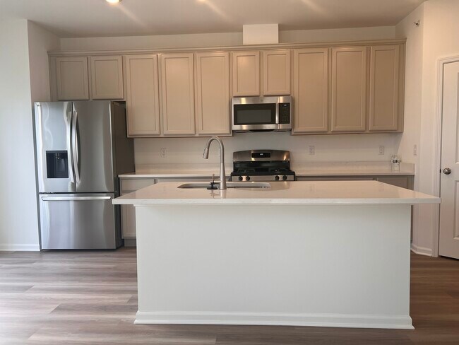 Photo - 302 Kingsport Dr