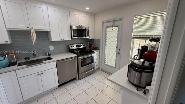 Building Photo - 2901 S Palm Aire Dr Unit 408