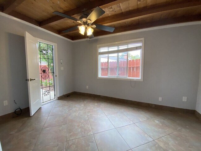 Photo - ***MOVE IN SPECIAL!!!*** Charming Serra Me...