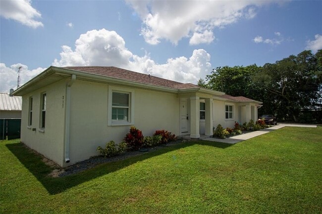 Photo - 217 Maple St W