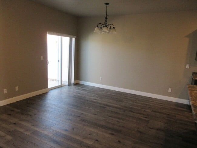 Photo - **Move-In Bonsu!!! 3 bedroom, 2.5 bath - Newer town home living in the heart of Cedar City!