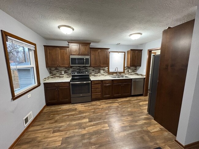 Photo - 320 Fanelle Ave