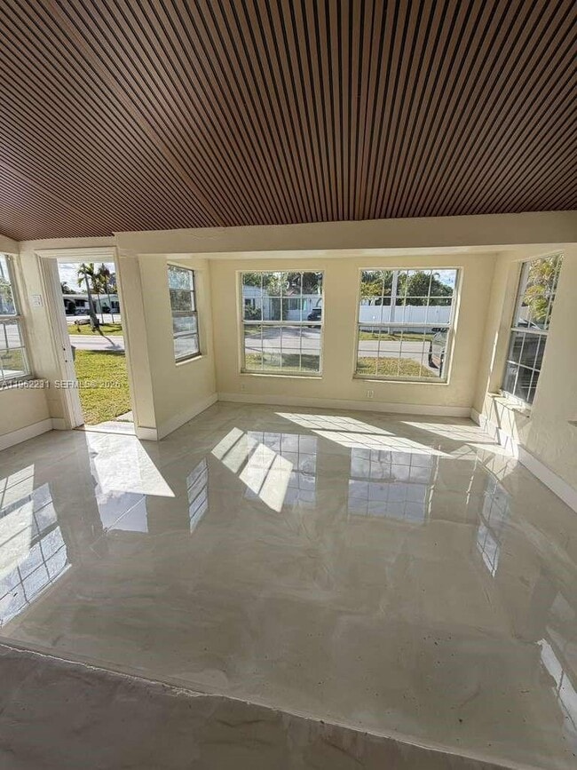 Building Photo - 1621 S 16th Ave