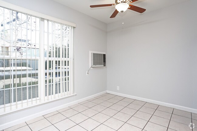 Photo - Redwood Plaza Apartments