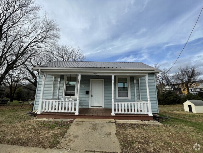 Building Photo - 515 Dinwiddie St Rental