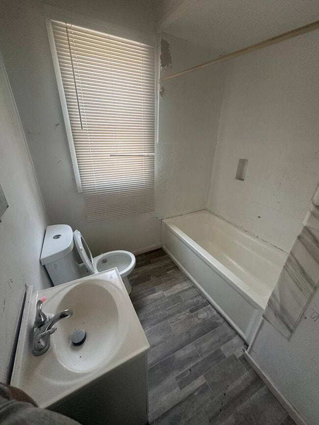 Photo - 7400 Mansfield St