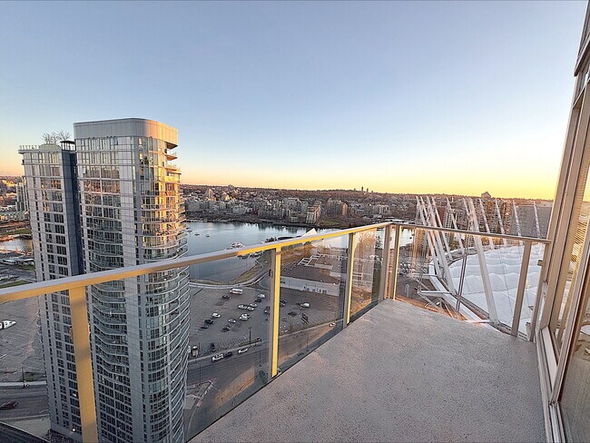 Photo - Centre West - 1411 Unit 1411
