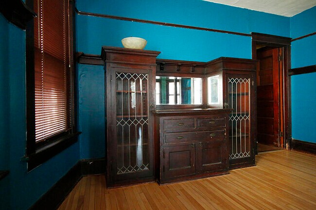 Photo - 1012 E Land Pl
