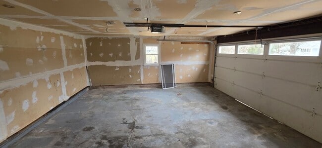 Photo - Single Family Home in Trumbull for Rent