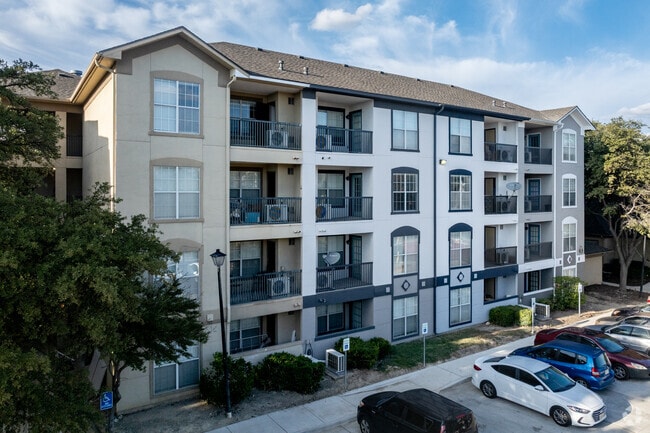 Vista adicional del edificio - Waterford at Goldmark