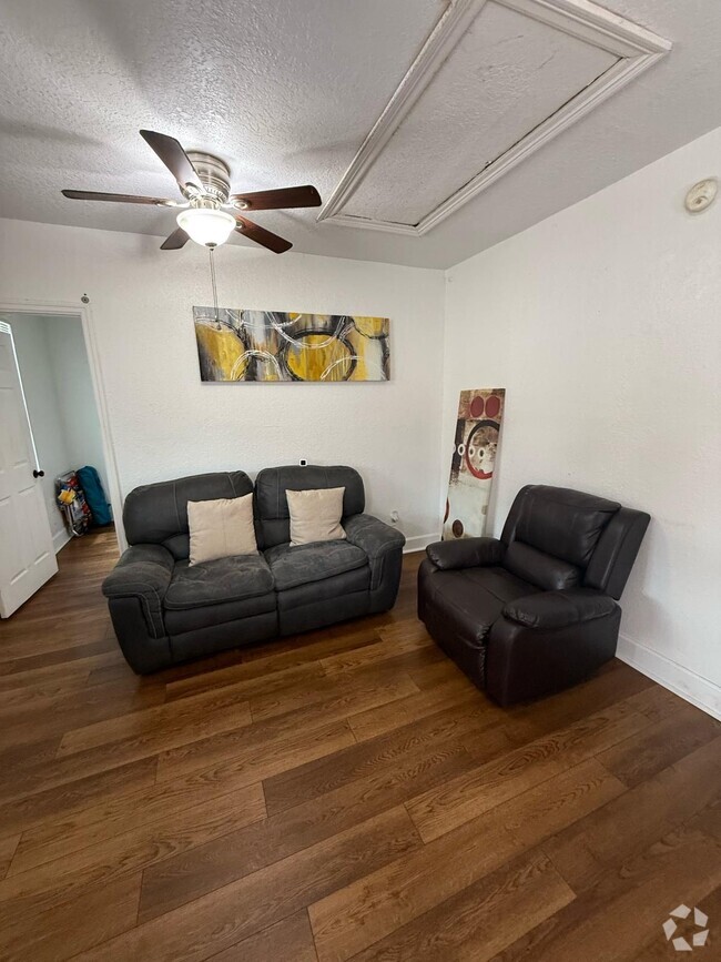 Building Photo - 670 NW Treemont Ave Unit 1 Rental