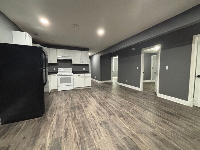 Photo - 4 Bed | 1 Bath | Remodeled Apartment - Large Space Unit Apt D