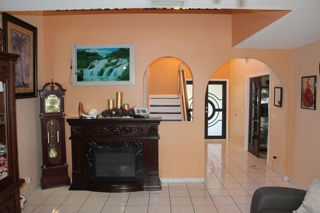 Photo - 13847 Geranium Pl