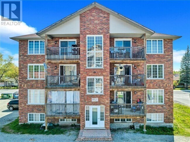 189 First Avenue Unit# 7B - 189 First Avenue Unit# 7B Unité # 7B