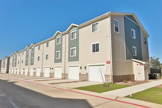 Building Photo - 21155 Gosling Rd Unit 14B