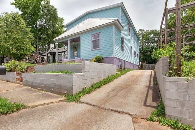 Photo - 930 Park Ave SE