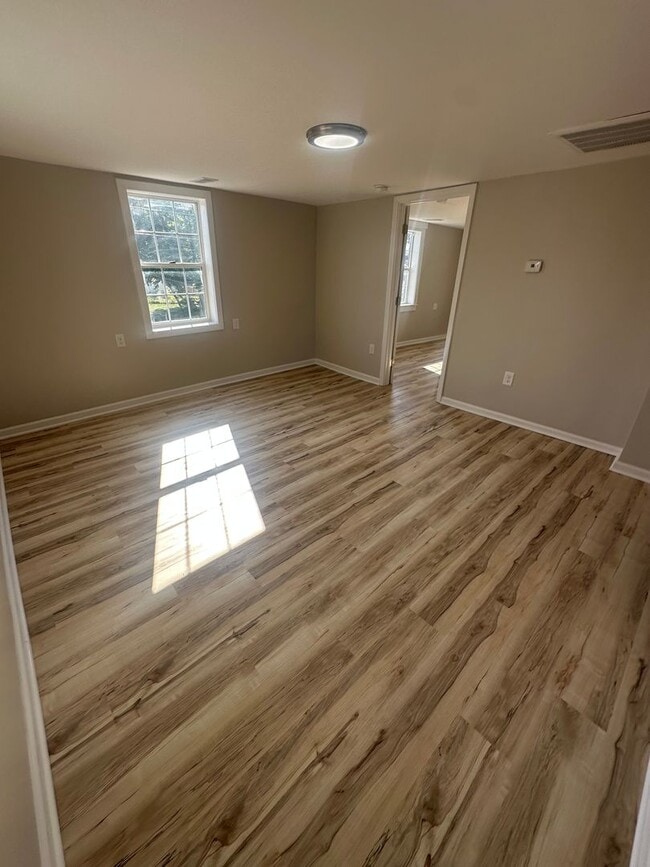 Photo - CHARMING, 1 BEDROOM UPPER LEVEL DUPLEX AVA...