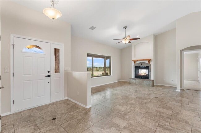 Building Photo - 815 E Paniolo Wy