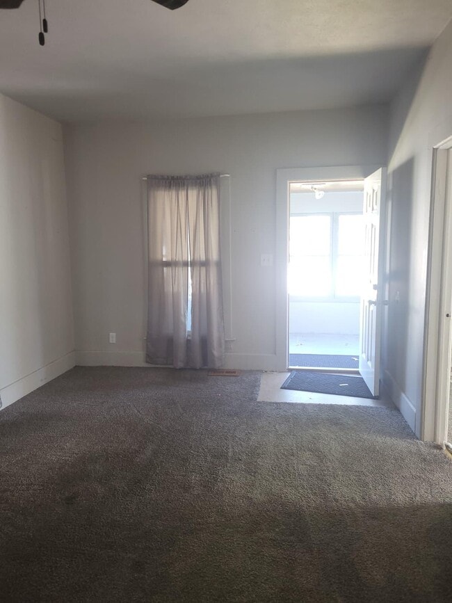 Photo - 737 E 4th St