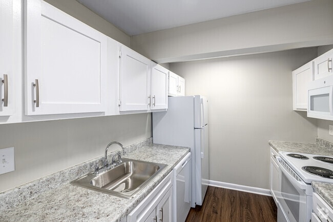 2BR, 1BA - 900SF - Kitchen