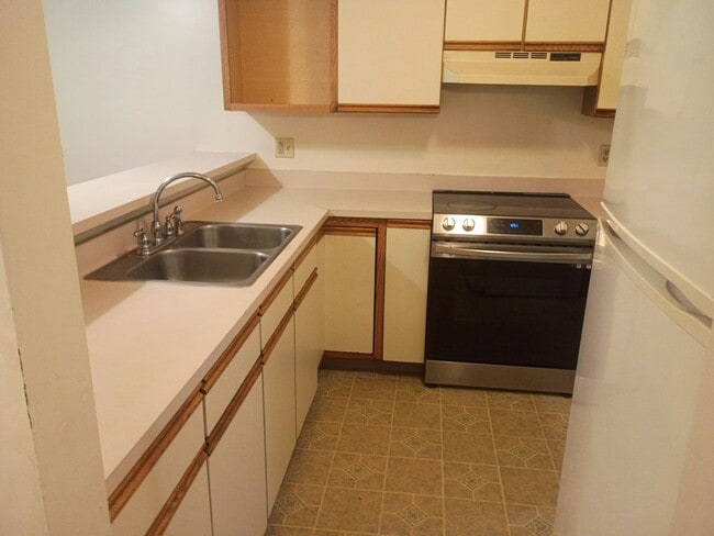 11 RiverBend Dr Unit 25-4