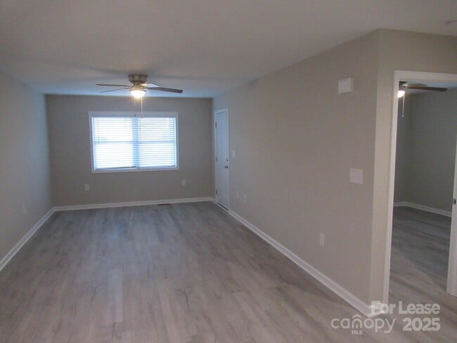 Photo - 1761 River Rd