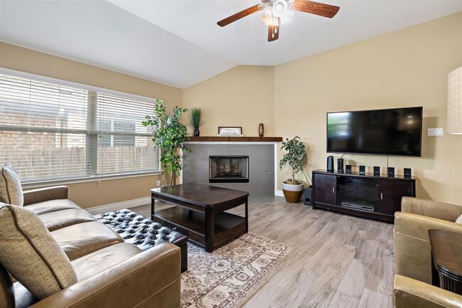 Photo - 163 Mount Ellen St