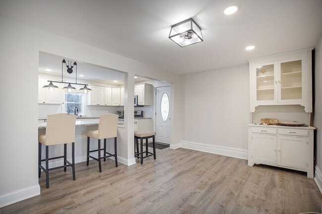 Photo - 1277 Southampton Rd Unit Apt A