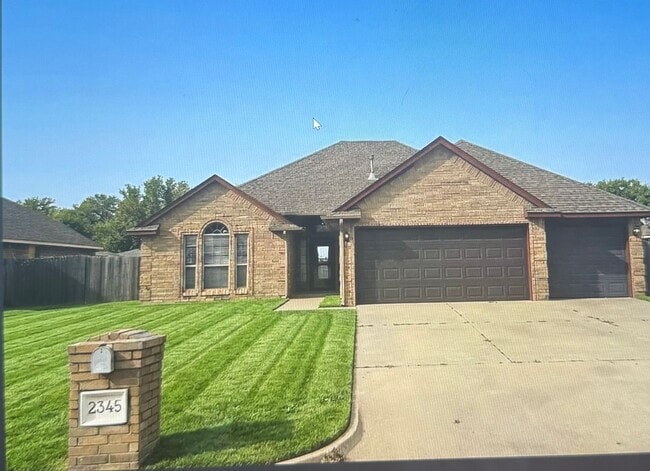 Building Photo - Brand new updates , spacious and a true 4 bedroom home in a gated community in Newcastle! Call us...