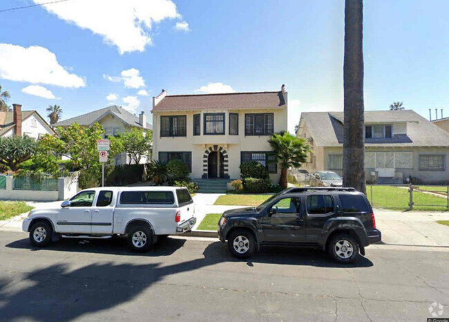 Building Photo - 1952 1/2 S La Salle Ave Rental