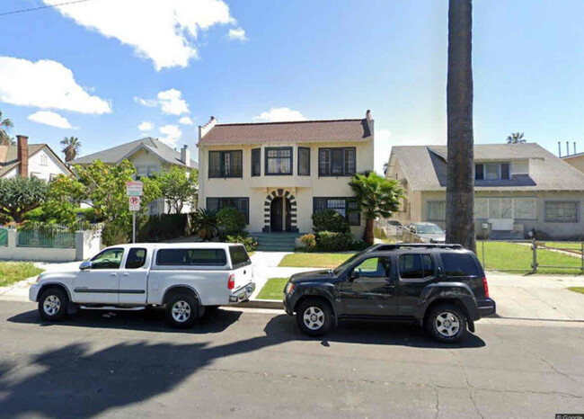 Photo - 1952 1/2 S La Salle Ave Apartment
