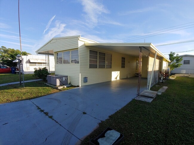 Photo - 912 49th Ave W
