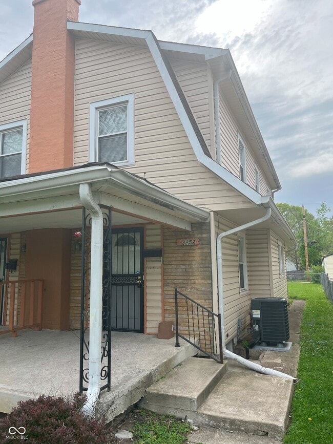 Photo - 3252 Winthrop Ave