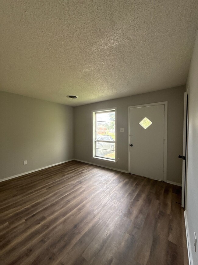 Photo - 147 Tisdale St
