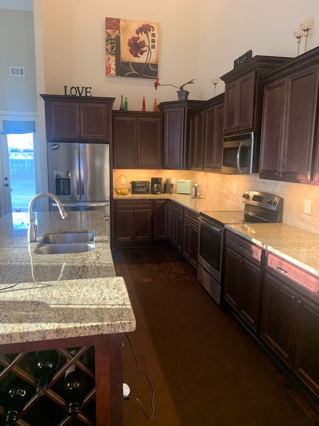 Photo - 105 Stonegate Trail