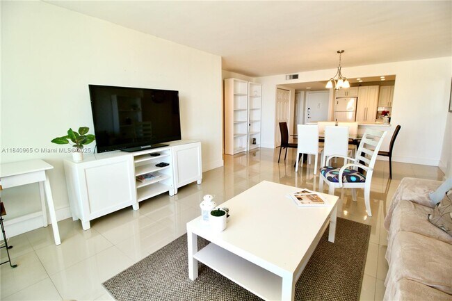 Photo - 1865 S Ocean Dr Unidad 8I Rental