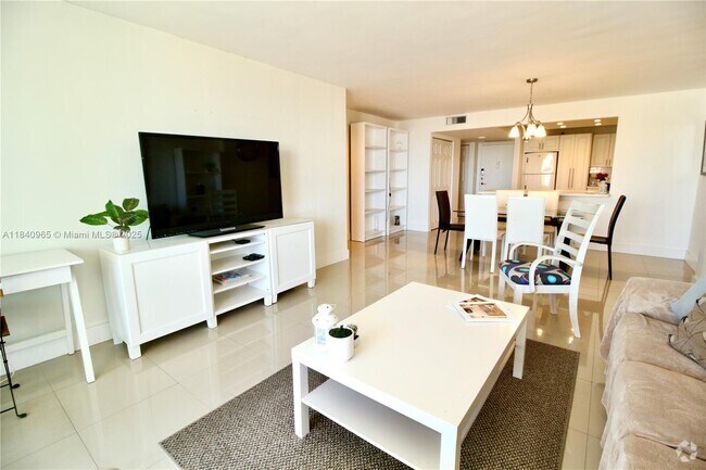Building Photo - 1865 S Ocean Dr Unit 8I Rental