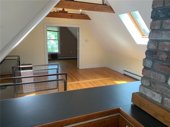 Photo - 27 Young St Unit 2