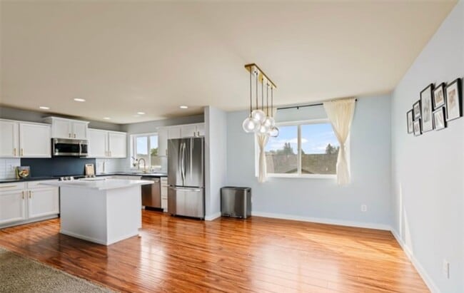 Photo - Newly Renovated & Ready to Impress!